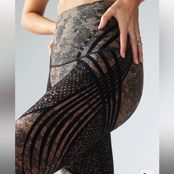 Savage x Fenty SPECIAL FX leggings - Picture 3 of 4